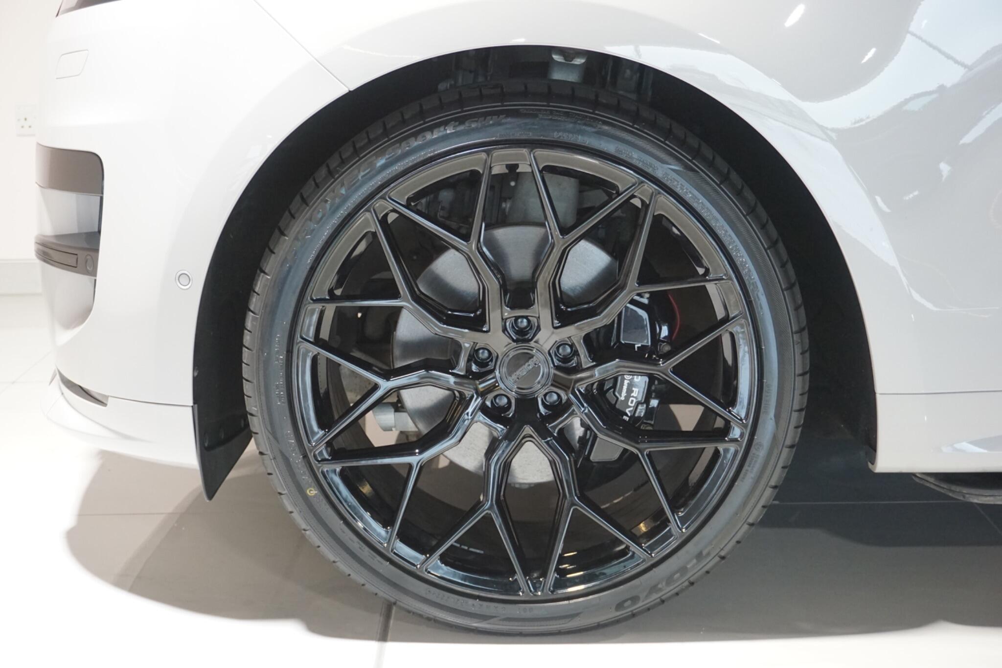 Land Rover Range Rover Sport 3.0 D300 MHEV Dynamic SE SUV 5dr Diesel Auto 4WD Euro 6 (s/s) (300 ps)